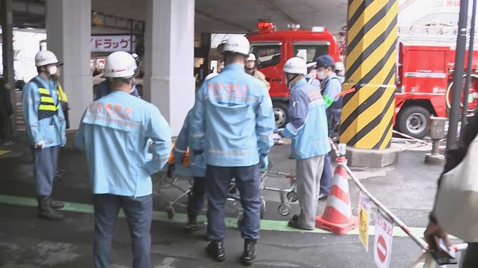 タクシーが信号待ち中の4人とぶつかる 9歳の女の子など4人搬送　東京・上野駅前の交差点|TBS NEWS DIG