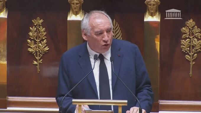 2年続けて内閣崩壊へ 異常事態のフランス　パリ市民「何も進まない感じ」 マクロン大統領の求心力低下も