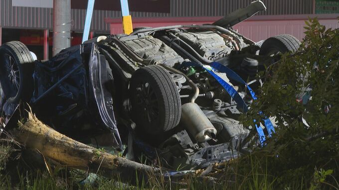 乗用車が大破　立ち木に衝突して10代と20代の男女2人が死亡　後部座席の10代後半女性も重傷　北海道・苫小牧市|TBS NEWS DIG