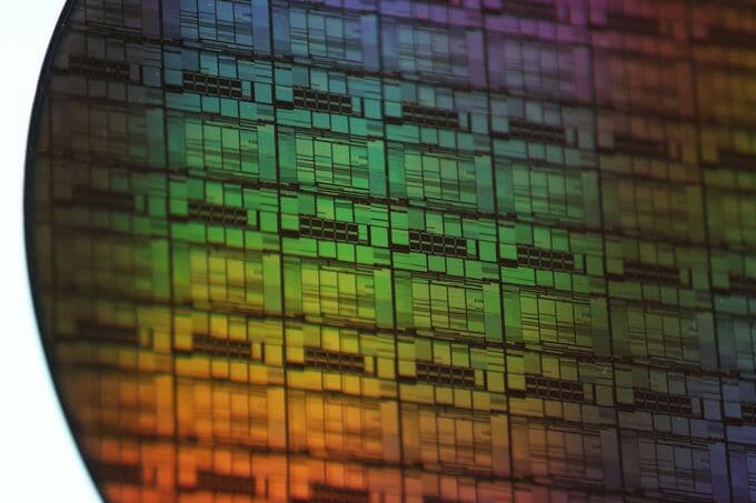 経産省予算は5割増の3兆円超、半導体･AIに重点－安全保障関連も