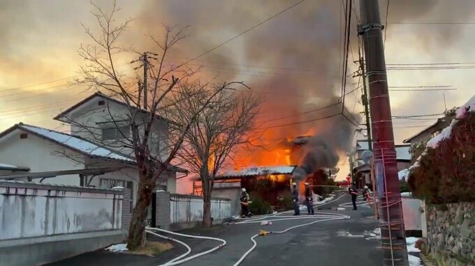 岩国・錦帯橋近くで住宅火災　近くの住宅にも延焼か　高齢女性と連絡取れず　山口・岩国|TBS NEWS DIG