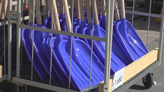 週末は広い範囲で雪や雨、大雪のところもある見込み　ホームセンターは除雪用品のコーナー拡大　山梨|TBS NEWS DIG