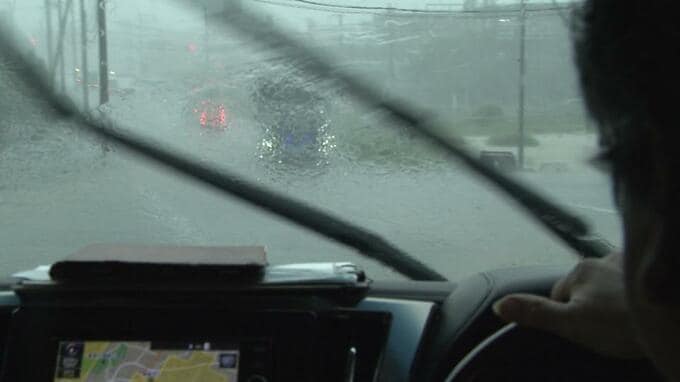 半日あまりで最大137ミリの雨　南城市では土砂崩れで車線ふさがる　県内各地で冠水　|　沖縄のニュース｜RBC 琉球放送
