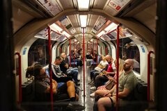 熱波のロンドン、地下鉄は冷房なく灼熱地獄－｢できることない｣と当局| TBS CROSS DIG with Bloomberg