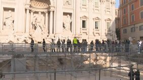 水が抜かれたトレビの泉に歩道橋　コインは投げられる？|TBS NEWS DIG