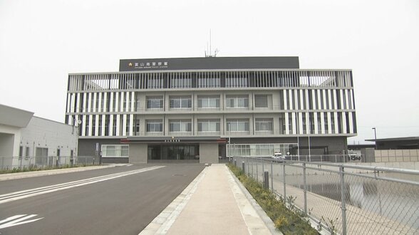 　「煙に巻かれて避難できない」富山市上大久保で建物火災　約1時間後に消し止められる　1人救急搬送　富山　|　富山のニュース｜天気・防災｜チューリップテレビ