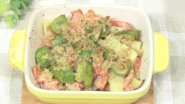 簡単おしゃれレシピ「鮭のガーリックバター焼き」アボカドと合わせて【わっちtheキッチン】　|　青森のニュース│ATV NEWS│青森テレビ