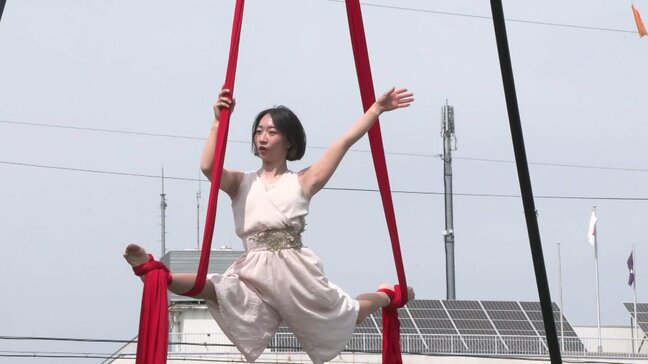 「お姉さんがカーテンに乗ってグルグルしておもしろかった」遠刈田温泉で“大道芸”イベント 宮城・蔵王町|TBS NEWS DIG
