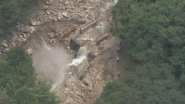 【続報】北アルプス燕岳の登山口・中房温泉に通じる県道 土石流が発生 橋が流され川が大きくえぐられる 歩行者も往来できない状況 宿泊客や登山客など合わせて約390人が足止め状態か 長野・安曇野市|TBS NEWS DIG