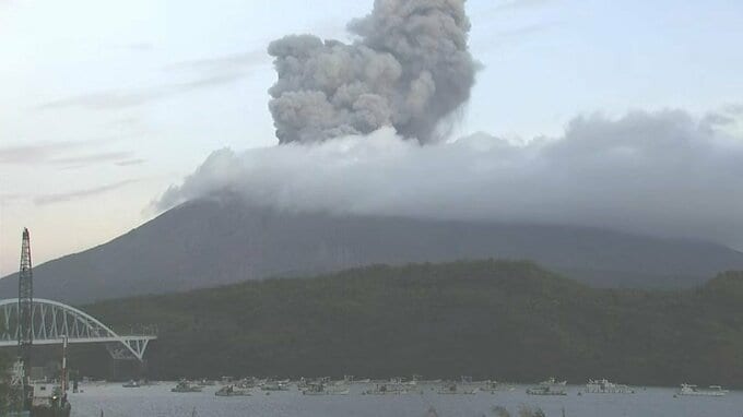 桜島で爆発 噴煙1300ｍ 灰は鹿児島市吉野方向へ【19日の降灰予報】鹿児島　|　鹿児島のニュース｜MBC NEWS｜南日本放送