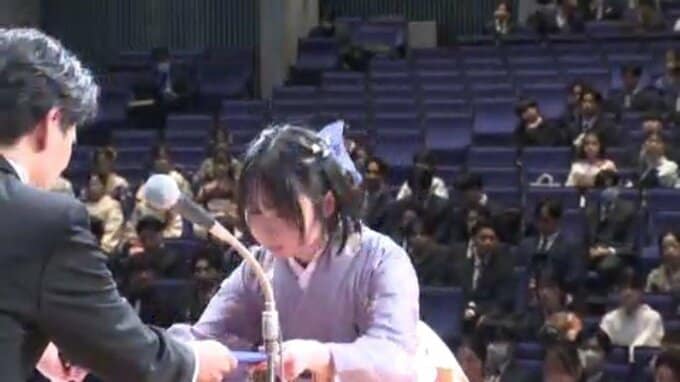 「お父さんお母さんありがとう!」松山大学で卒業式、 胴上げや“パイ投げ"で別れ惜しむ【愛媛】　|　愛媛のニュース - Nスタえひめ｜あいテレビは6チャンネル