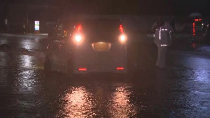 大雨の影響で国道の通行止め　一時複数の車が立往生も　盛岡市|TBS NEWS DIG