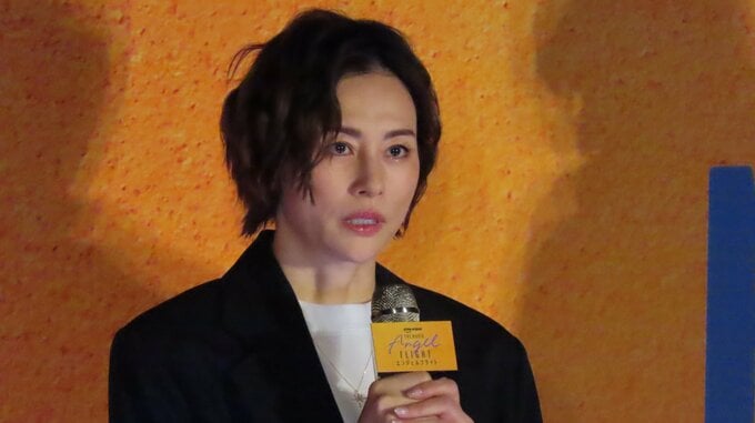 【 米倉涼子 】「一生懸命立っています」不起訴処分後初の公の場　共演・遠藤憲一の言葉に涙声|TBS NEWS DIG