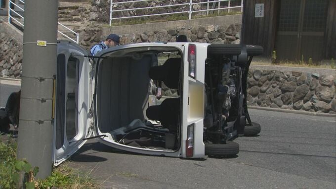 車2台が衝突する事故で1台横転…現場は信号機のない交差点、2～3メートルのブレーキ痕も　鳥取県米子市|TBS NEWS DIG