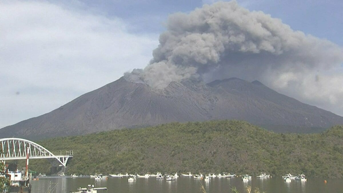 桜島で噴火、噴煙1000mまで上昇　午前10時すぎにも噴火　鹿児島市吉野方向に降灰予想【きょう・あすの降灰予報】