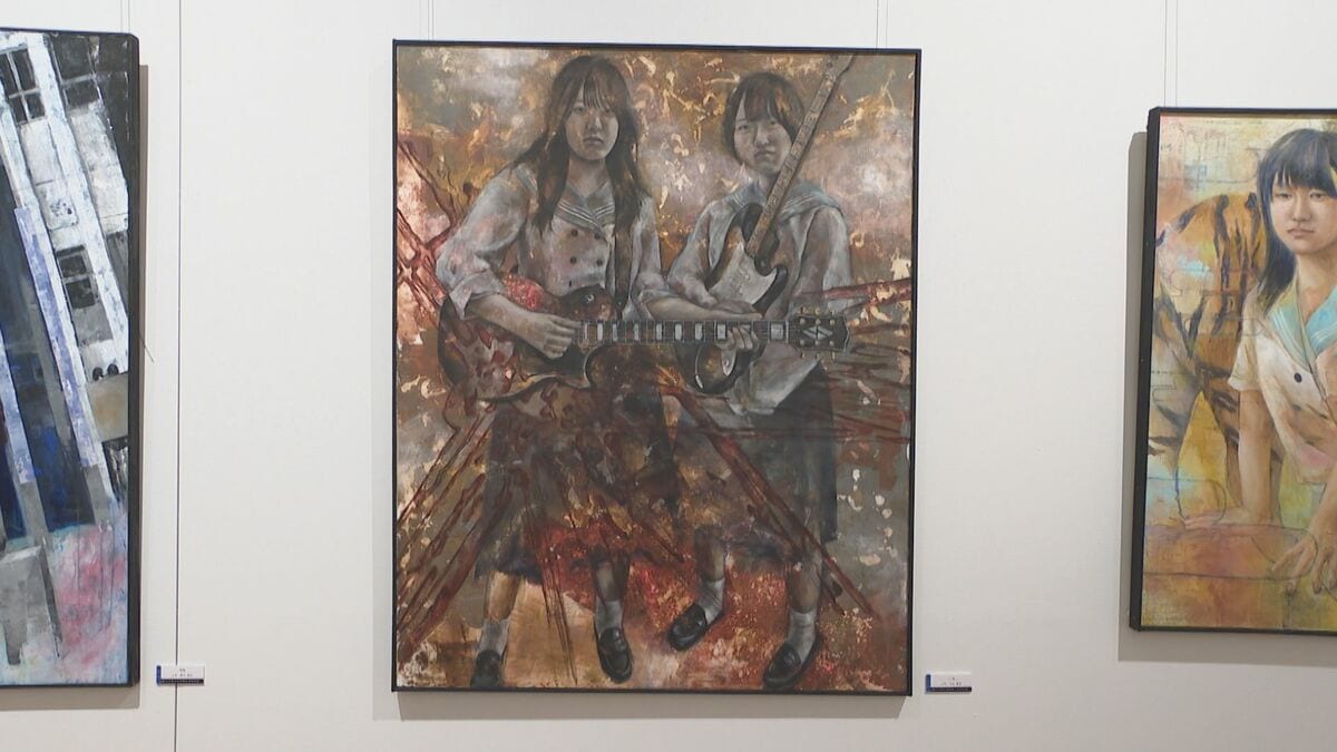 美術科の高校生が制作 絵画や彫刻など271点展示 1年間の成果を披露