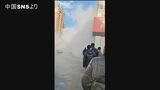 中国・大連市で暖房用パイプライン破裂　大量の熱湯が噴出し、2人死傷|TBS NEWS DIG
