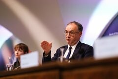英中銀、2月に利上げの可能性－ブルームバーグ構築のAIモデルが予測| TBS CROSS DIG with Bloomberg