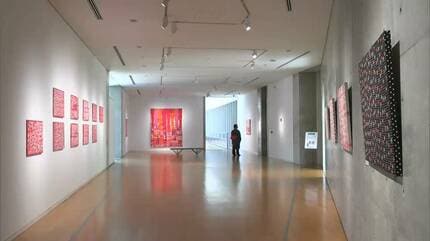 鮮やかな色彩の作品で知られる広島県出身のアーティスト櫻井伸也さんの