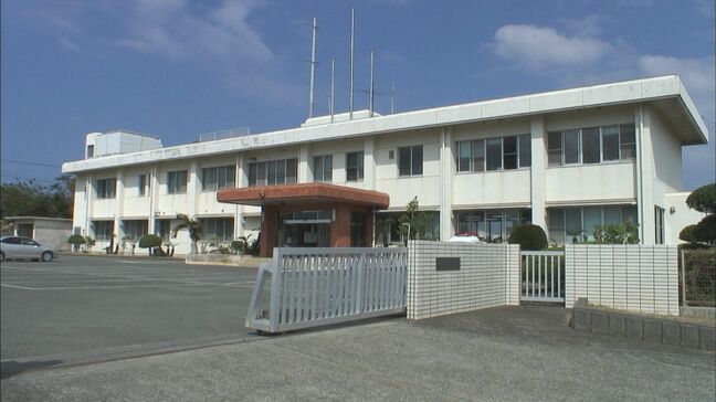 「テレビを見ていたら煙に気づいた」町営住宅から出火し1室全焼 鹿児島・知名町|TBS NEWS DIG