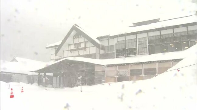 日本屈指の豪雪地帯「酸ヶ湯」で今季全国初の積雪1ｍ超　観光客「雪との戦いが始まる…」　記録的な大雪で交通障害も…　青森県青森市|TBS NEWS DIG