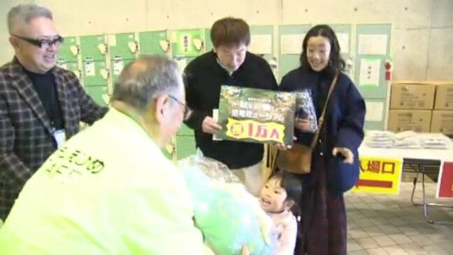 吠える！動く！「恐竜ミュージアム」１万人達成  全長15メートルのｽﾋﾟﾉｻｳﾙｽなど迫力満点！エサやり体験も  「アイテムえひめ」で12日まで開催 愛媛|TBS NEWS DIG