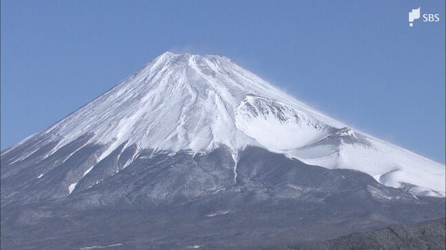 「山開き前の登山は自粛して」富士山で遭難者が増加し2度救助の人も...残雪や積雪、強風、低温 静岡県警が注意喚起|TBS NEWS DIG