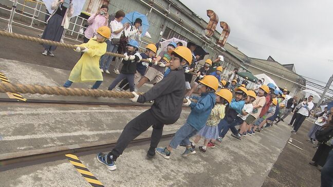 東北地方が梅雨入り　梅雨空に負けない元気で列車と綱引き　福島・郡山市|TBS NEWS DIG