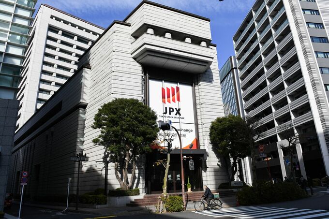 日本株下落、トランプ次期政権の関税政策懸念－輸出や商社、海運安い