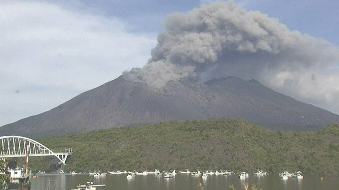 桜島で噴火、噴煙1000mまで上昇　午前10時すぎにも噴火　鹿児島市吉野方向に降灰予想【きょう・あすの降灰予報】|TBS NEWS DIG