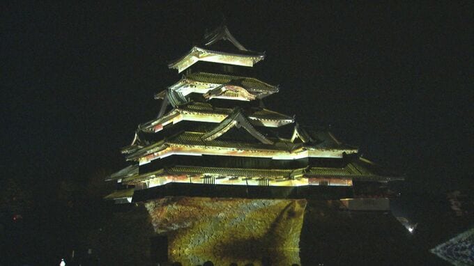 光と音の演出で華やぐ国宝松本城　プロジェクションマッピング始まる　26年2月まで　|　SBC NEWS | 長野のニュース | SBC信越放送