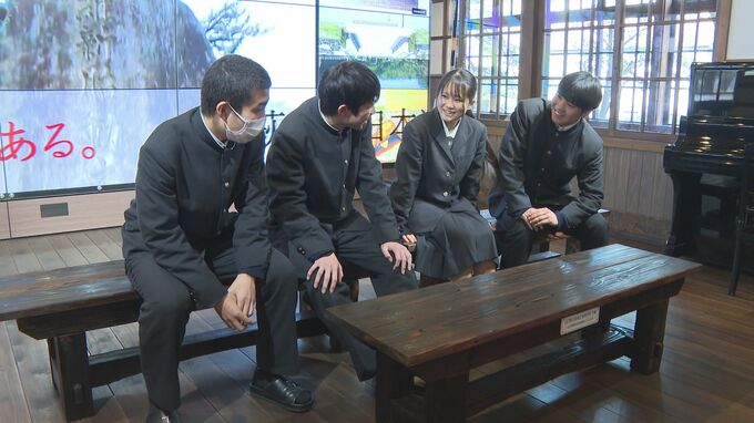 「明倫館の雰囲気に合わせて板を焼いた」　萩商工高校の生徒が木製ベンチを寄贈　山口・萩|TBS NEWS DIG