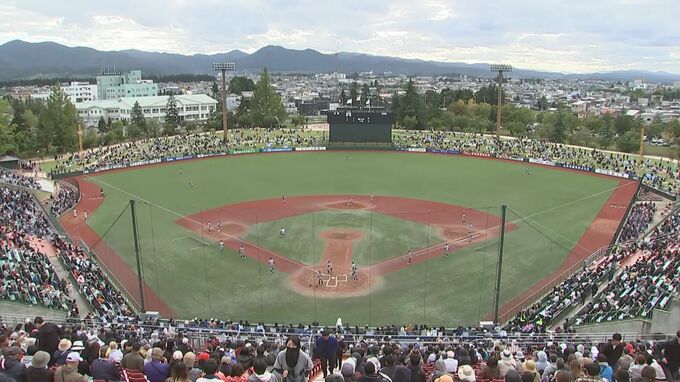 夏の甲子園のリベンジ果たす　花巻東が横浜に勝って決勝進出　タイブレークで織田投手から連続適時打　国民スポーツ大会高校野球硬式の部　青森・弘前市|TBS NEWS DIG