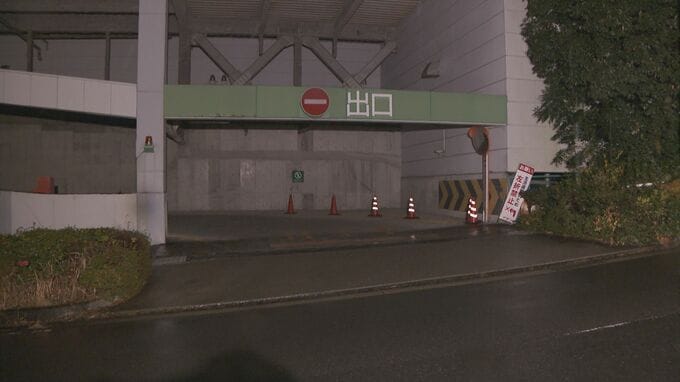 商業施設の駐車場から出てきた車 向かい側の住宅外壁や電柱に衝突 96歳の女性が死亡・70代の男女２人が重傷 愛知・瀬戸市|TBS NEWS DIG