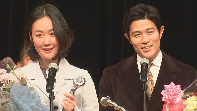 【鈴木亮平・黒木華】ヨコハマ映画祭で【下剋上球児】コンビが表彰式で再会　お互いの演技を褒め合う|TBS NEWS DIG