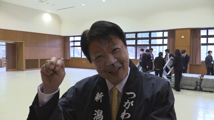 町長が“キツネメイク”で辞令交付 「この顔を見て やりたくなった人は手を挙げてみて」新潟・阿賀町|TBS NEWS DIG
