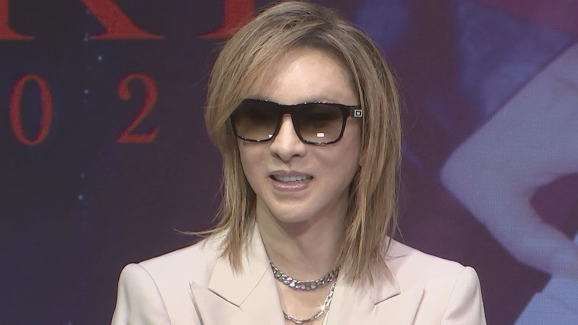 YOSHIKI 】瓜二つの『AI YOSHIKI』の珍回答に呆れ顔「なにそれ…（笑