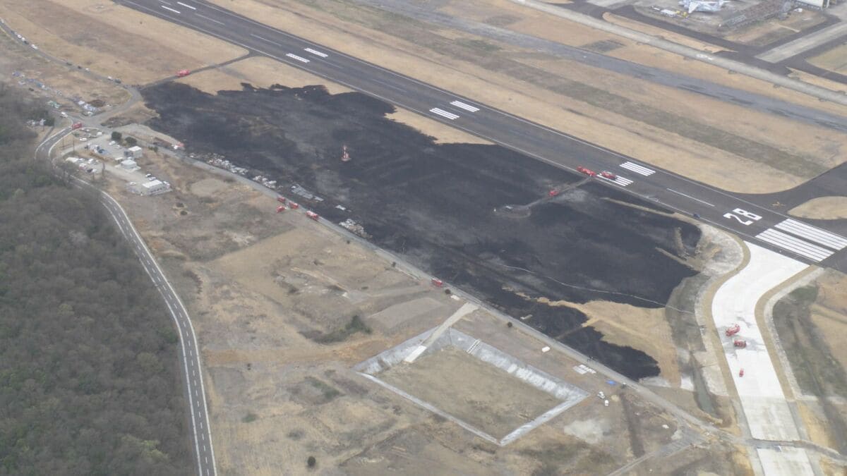 航空自衛隊岐阜基地で火事 滑走路付近の枯れ草などが広い範囲で焼ける けが人や航空機･施設の被害なし