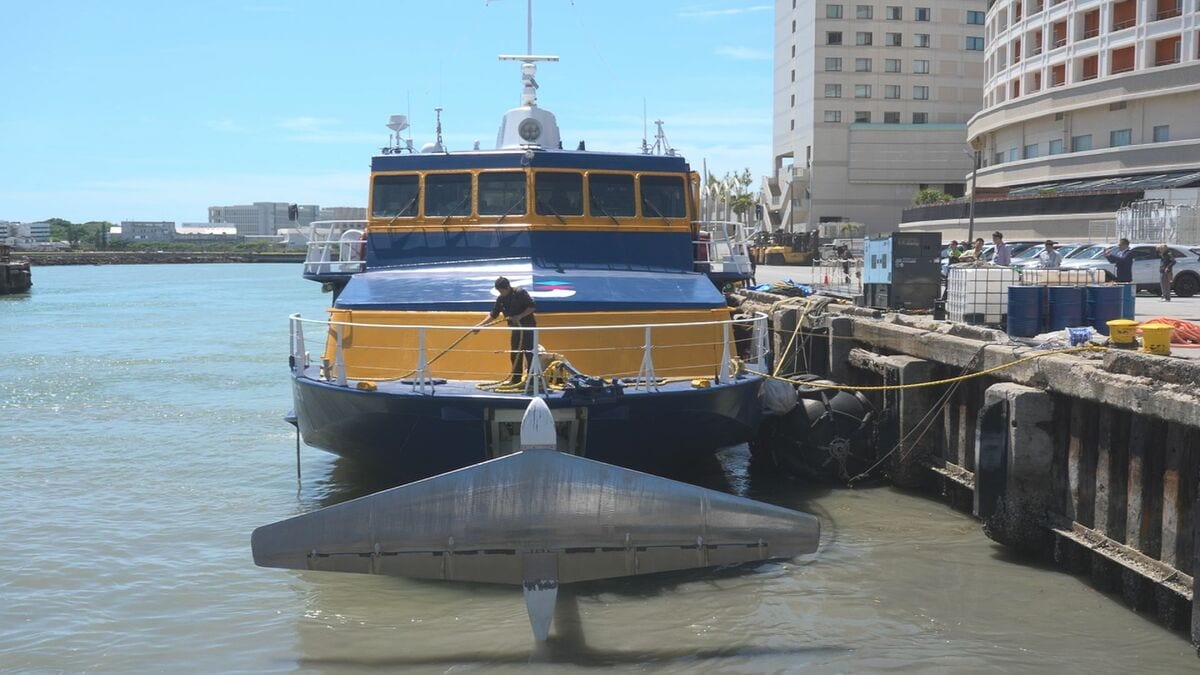 浅瀬に接触の高速船「つむぎ」 修理終え臨時検査に合格し那覇港へ回航　運航再開の発表はまだ