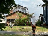 休日の住宅街が騒然「バーンと音がして…」石川・七尾市の住宅で火事　2人が搬送されるも命に別状なし　|　石川県のニュース｜MRO北陸放送