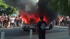 車に火…移民摘発めぐり激しく衝突　米・ロサンゼルスに州兵2000人投入| TBS CROSS DIG with Bloomberg