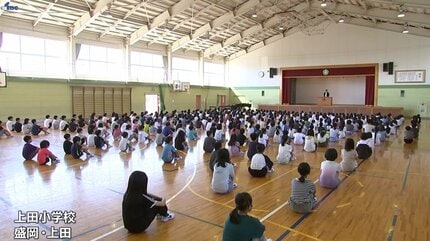 岩手県内の小学校、2学期の始業式ピーク 教室は久々のクラスメートと
