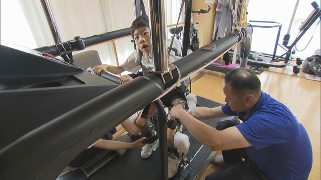 装着型サイボーグが支援する「自分で歩く」ことへの挑戦　脳性まひの青くんの思いを ＂現実の動き＂に変えるテクノロジー|TBS NEWS DIG