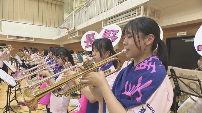 「日本一のアルプススタンドに」甲子園へ応援練習　長野日大は青森山田と初戦！約1200人が深夜移動　|　SBC NEWS | 長野のニュース | SBC信越放送