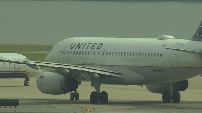 米ユナイテッド航空CEO　アメリカン航空との合併の可能性をトランプ大統領に示唆か