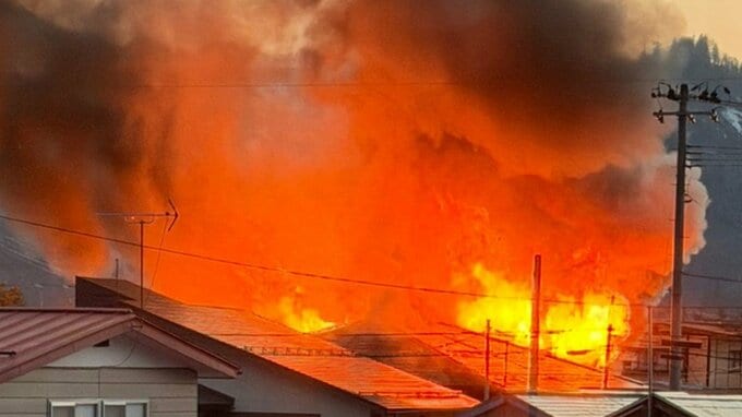 現在住宅3棟炎上中　米沢市の中心部で火災　近くに山形大学（山形）　|　山形のニュース│TUYテレビユー山形