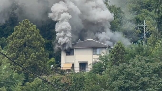 「住宅から煙が出ている」と通報　住宅1棟全焼　出火当時、在宅の90代女性は逃げて無事　山梨・富士川町　|　山梨のニュース | ＵＴＹテレビ山梨