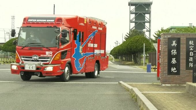 航空自衛隊美保基地　高所作業車の点検中…リフトと車体に挟まれ男性隊員(30代)死亡　複数人で作業、何らかの原因でリフトが下がったか　|　BSSニュース | BSS山陰放送