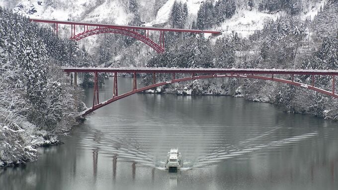 雪の峡谷美に歓声響く　インバウンド客が戻って来た！団体客から個人客へのシフト変化に対応　富山　|　富山のニュース｜天気・防災｜チューリップテレビ