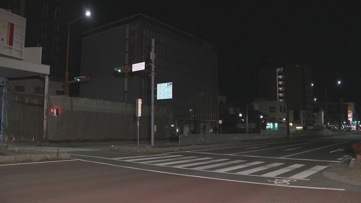 三重・四日市市の国道1号でひき逃げ 横断歩道をわたっていた59歳男性がバイクにはねられ重傷 現場にバイクを放置したまま逃走 警察が行方追う